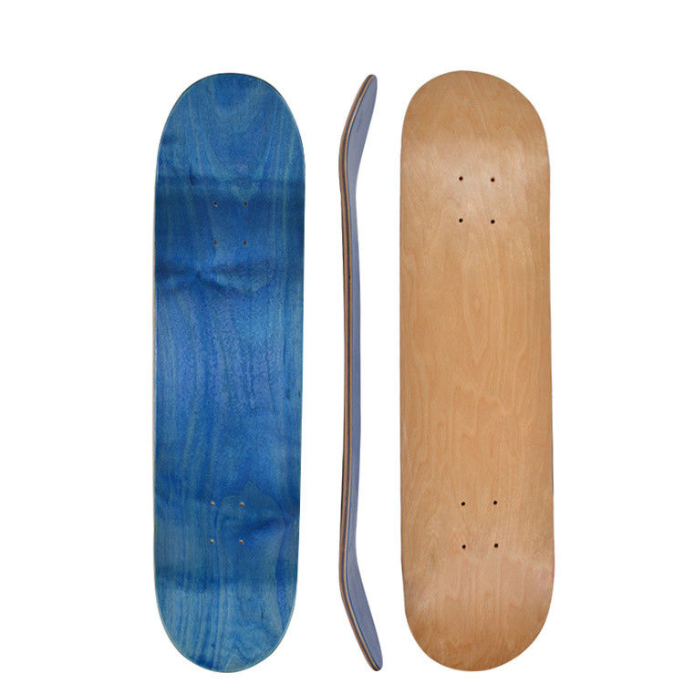 2023 New Design Wholesale Colorato 7 Ply Maple Professional Skateboard 4 Ruote
