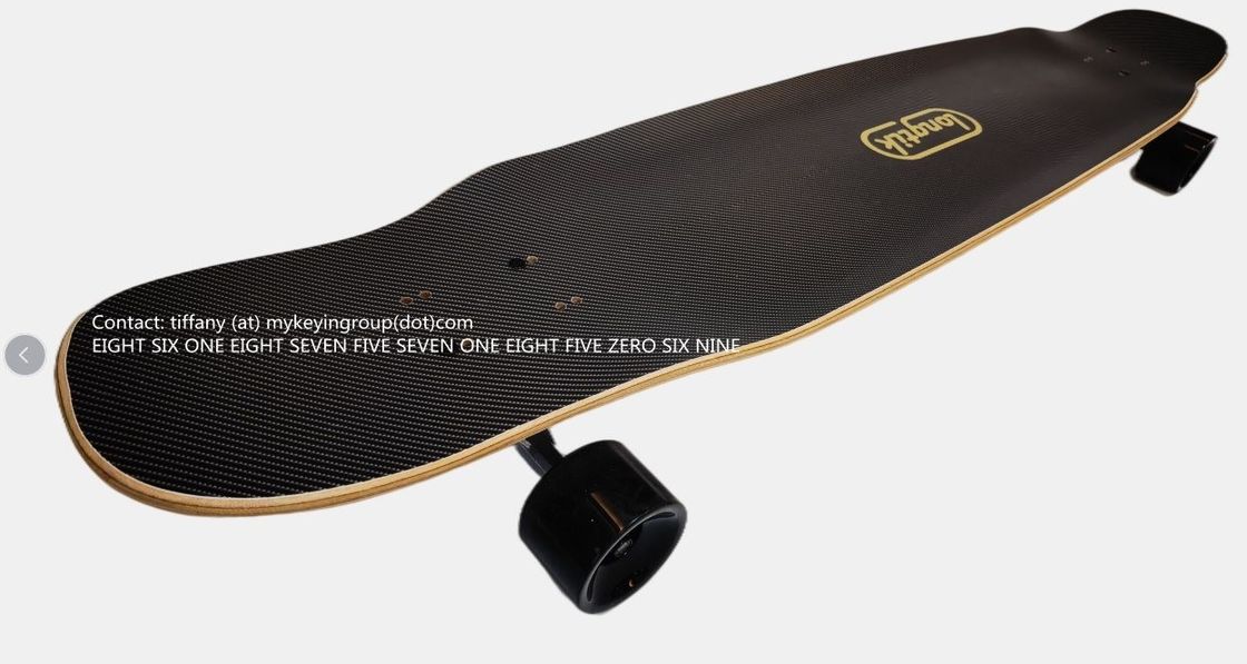 2023 New Design Wholesale Colorato 7 Ply Maple Professional Skateboard 4 Ruote